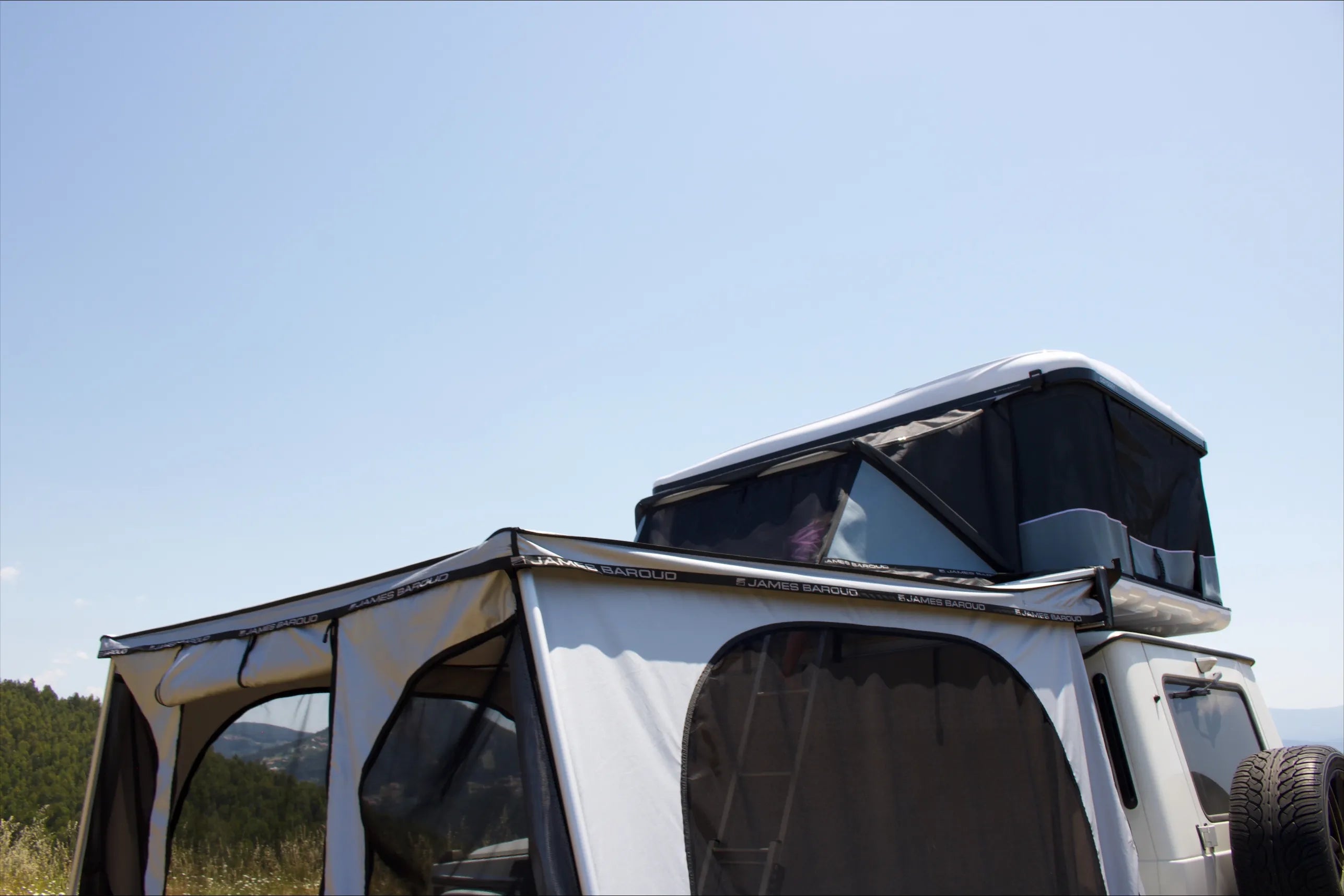roof top tent family James Baroud